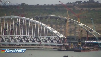 Строители рассказали, когда установят арки моста