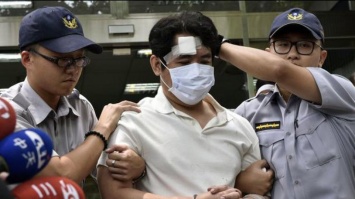 На Тайване мужчина с мечом напал на президентский дворец (фото)