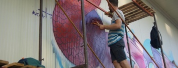 Это смело: Как граффитчики за сутки изменили торговый центр в Одессе (ФОТО, ВИДЕО)