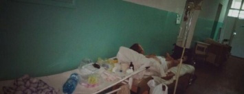 В мариупольской горбольнице пациент трое суток обитал в коридоре (ФОТО)