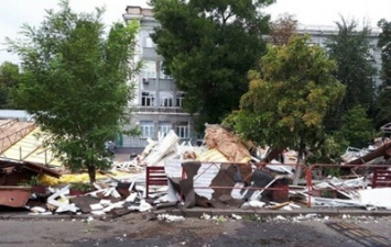 В Киеве возле КПИ снесли очередные торговые точки