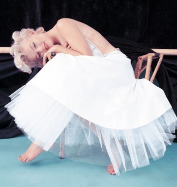 200 редких фотографий Мэрилин Монро в альбоме Marilyn In?dite