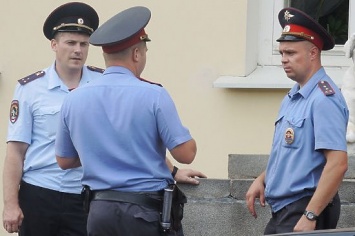 В РФ полицейским запретили ходить в рестораны по выходным