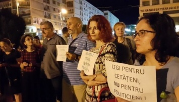 В Румынии протесты: требуют отставки руководства парламента