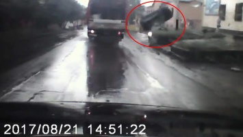 ВИДЕО ДТП на России: в серьезной аварии на украденном авто, угонщик чудом не пострадал