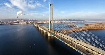 Южный мост в Киеве трещит по швам