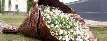 В Сумах появилась оригинальная цветочная композиция «Букет невесты»
