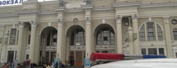 Подозрительная коробка парализовала работу Одесского жд вокзала (ФОТО)