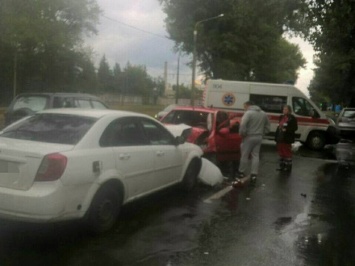 Четверо пострадавших: в Харькове пьяный водитель протаранил такси