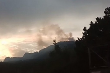 ЮБК заволокло дымом из-за лесного пожара в горах