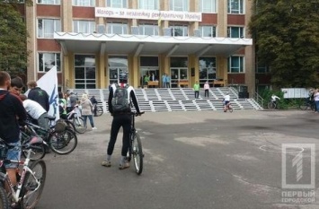 Студенты КНУ в честь нового учебного года устроили велозабег