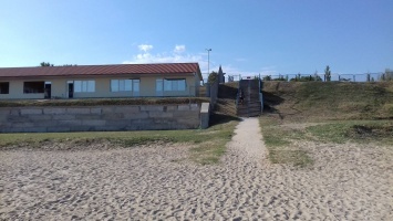 На запорожском курорте бывший регионал отобрал у детского лагеря пляж