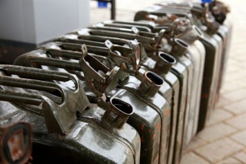 В Запорожской области задержали сотрудников депо с 300 литрами топлива