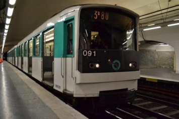 В метро Парижа прогремел загадочный взрыв