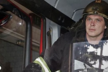 В Киеве пожарные спасли маленькую девочку