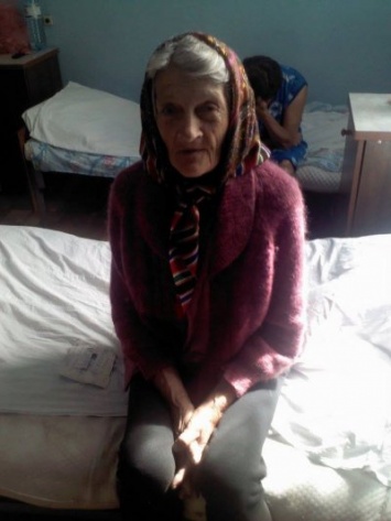 В Олешках ищут родных пенсионерки, которая потеряла память