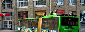 В Харькове в троллейбусе водитель устроил драку. Кондуктор покусала пассажира