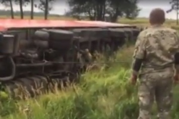 Запорожским военным аплодировали водители на трассе (Видео)