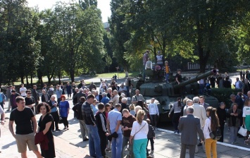 Юбилей КБ: харьковчанам показали танк "Ятаган" и воюющие в АТО БТРы