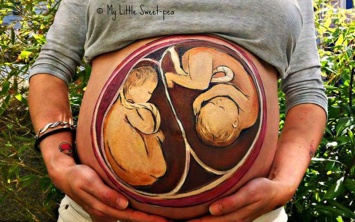 В Херсоне будут рисовать на животах беременных