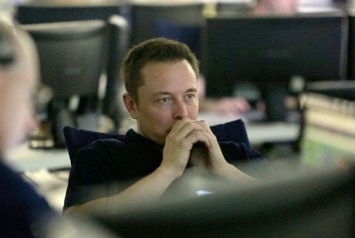 Маск впервые показал полное фото космического скафандра SpaceX