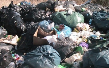 На Кинбурне обнаружили захоронения мусора на десятки тонн