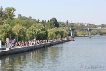Николаевцам показали парад на воде