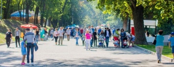 В парке Шевченко на День города устроили масштабный пикник (ФОТОРЕПОРТАЖ)