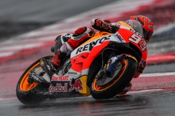 MotoGP: Маркес возглавил дождевой warm-up в Мизано, прежде чем упасть вновь