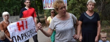 Криворожане просят остановить вырубку деревьев в Гданцевском парке (ФОТО)