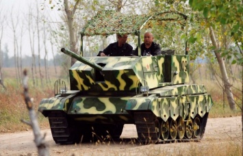 «Железный капут»: Как китайский фермер своими руками построил настоящий танк