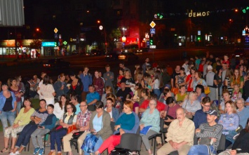 В центре Запорожья несколько сотен горожан насладились оперой под открытым небом (Фото)