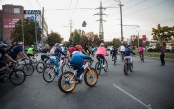 Двести велосипедистов прокатились по Днепру