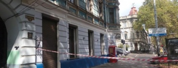 В Одессе памятник архитектуры посыпался на головы студентов (ФОТО)