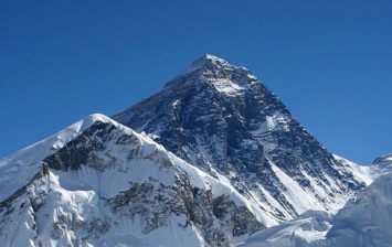 Россия "присоединила" к себе гору Эверест в Твиттере