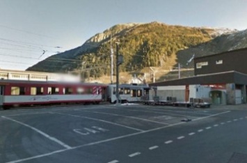 Тепловоз сошел с рельсов и врезался в пассажирский поезд в Швейцарии