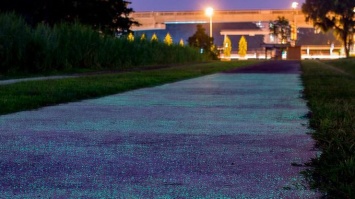 В Сингапуре создали светящуюся пешеходную дорожку (видео)