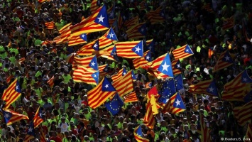 Сотни тысяч каталонцев вышли на акцию за отделение от Испании