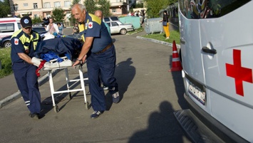 На крымской трассе неуправляемая иномарка сбила троих пешеходов