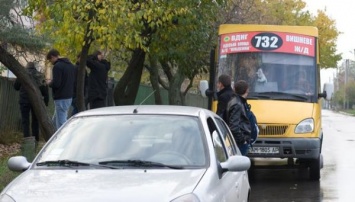 Скандал в Киеве: водитель маршрутки выгнал из салона семью погибшего бойца АТО «Покажи мне, где он похоронен?» - орал водитель. (Видео)