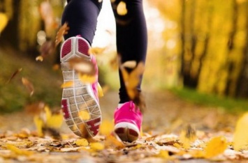 Как правильно бегать осенью: полезные советы