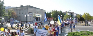 В Бердянске празднование юбилея города началось с парада представителей микрорайонов