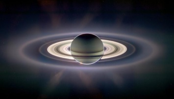 Космический аппарат, именуемый "Кассини", перед тем, как разбиться, успел сделать снимок Сатурна читайте подробнее на сайте