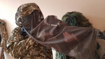 Опубликованы фото нового маскировочного костюма для украинских снайперов