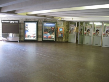 В аварийном входе на станции метро "Тетральная" монтируют торговую точку площадью 100 кв. м