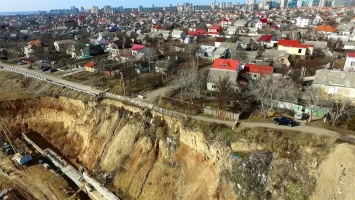 Берегоукреление в Крыжановке под угрозой срыва: с инвестором, вложившим $3 миллиона в защиту склона, разрывают договор (новости компаний)