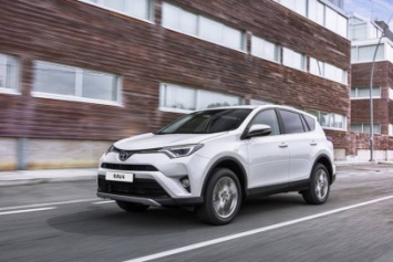 Toyota пересмотрела комплектации RAV4