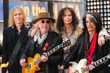 Группа Aerosmith отменила концерты из-за болезни Стивена Тайлера