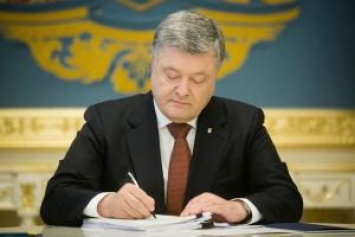 Порошенко подписал Указ о праздновании в 2017 году Дня Достоинства и Свободы