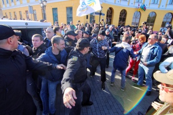 Возле Дюка сторонники Саакашвили дерутся с протрухановскими активистами (обновляется, фото)